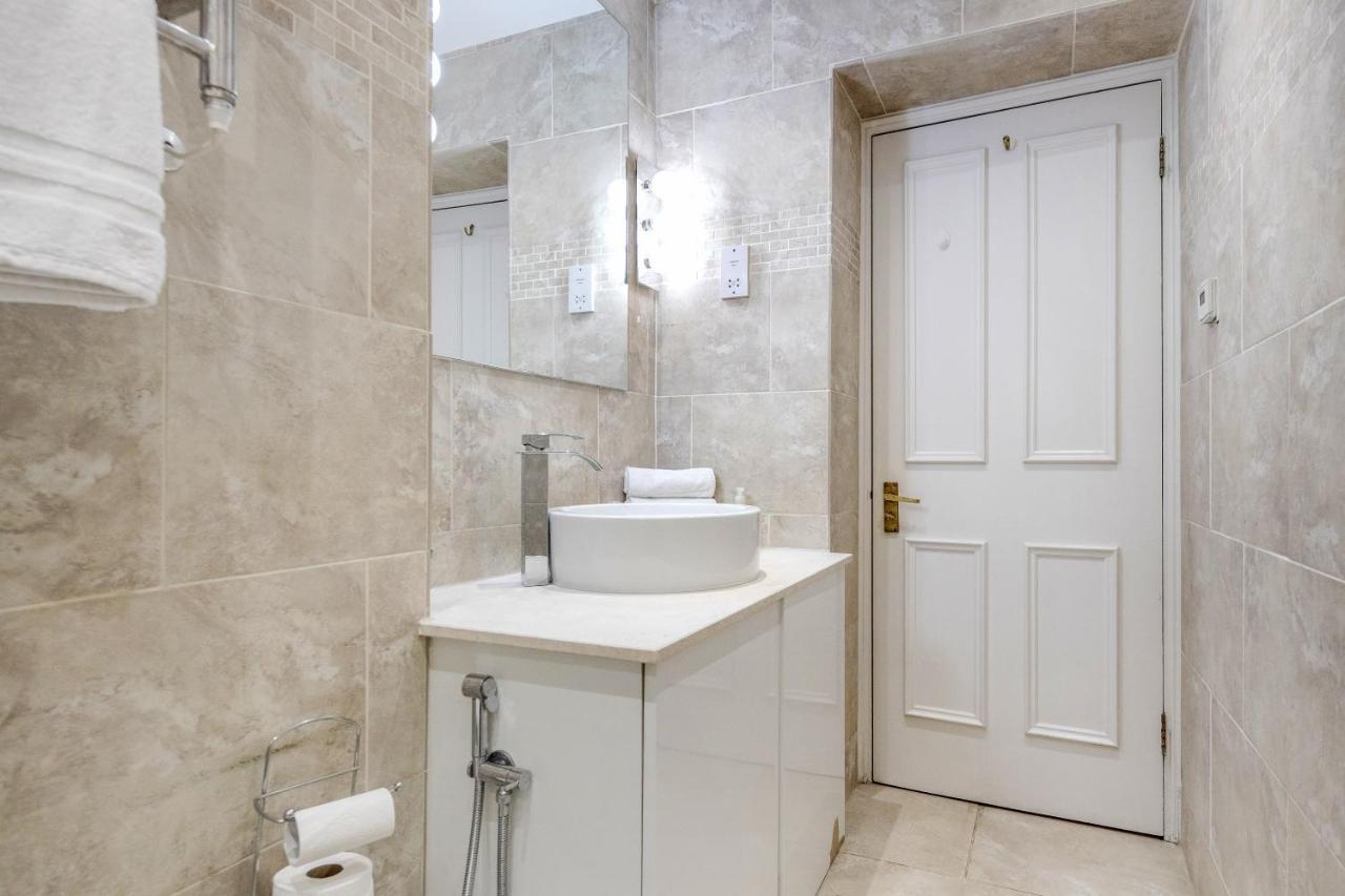 Oxford Street Homestay 런던 외부 사진